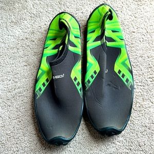 Men’s Size 10 water shoe
